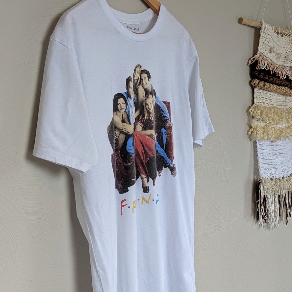 Urban Outfitters Friends tee shirt, size large - Picture 3 of 6